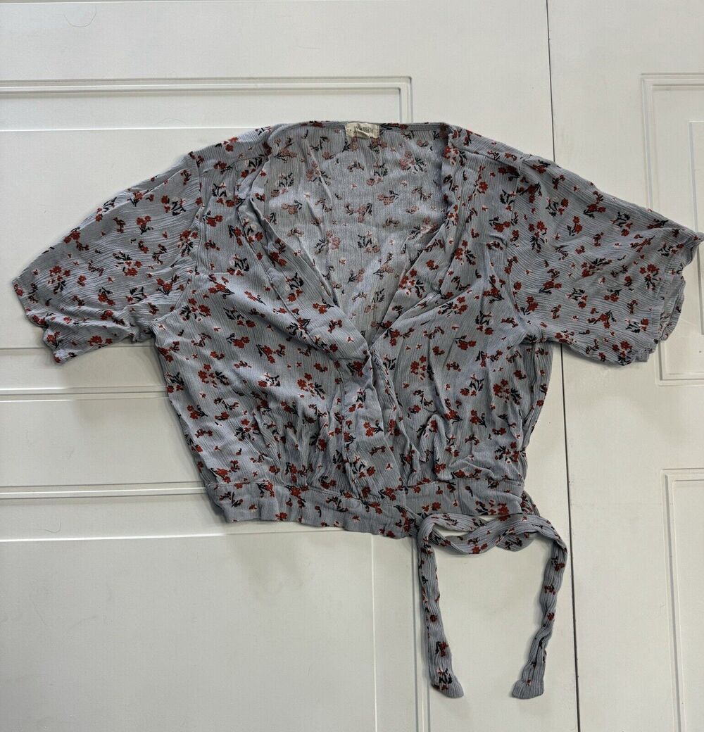 Sky and Sparrow Womens Sz S Light Blue Floral Tie Bottom Crop Top Shirt